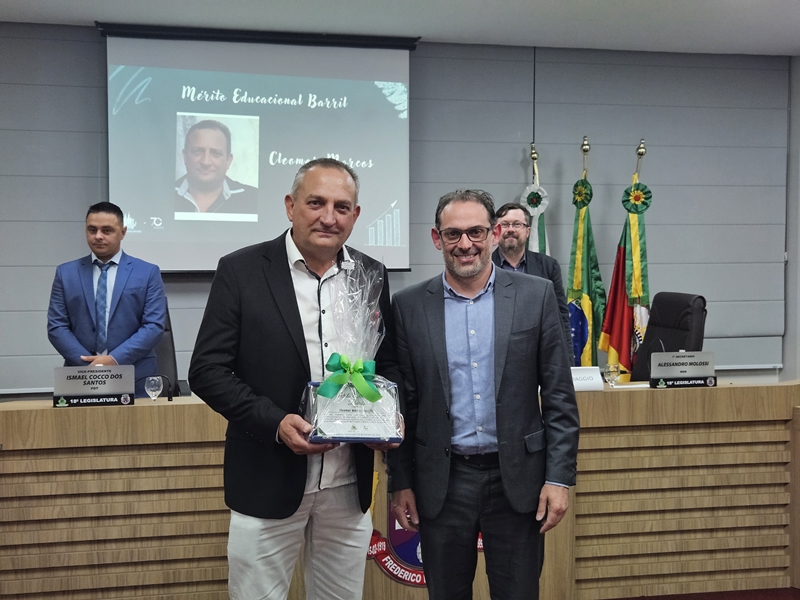 Entrega Mérito Educacional Barril 2025 (2).jpg Entrega Mérito Educacional Barril 2025 (2).jpg