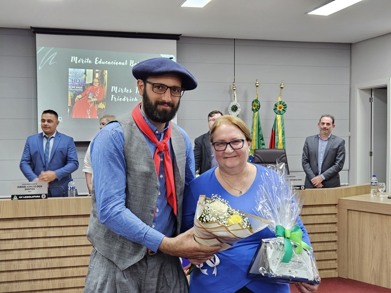 Entrega Mérito Educacional Barril 2025 (6).jpg