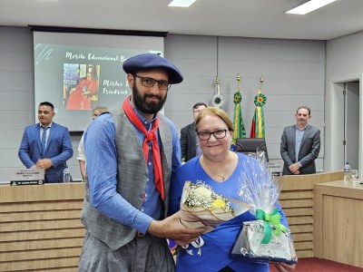 Entrega Mérito Educacional Barril 2025 (6).jpg