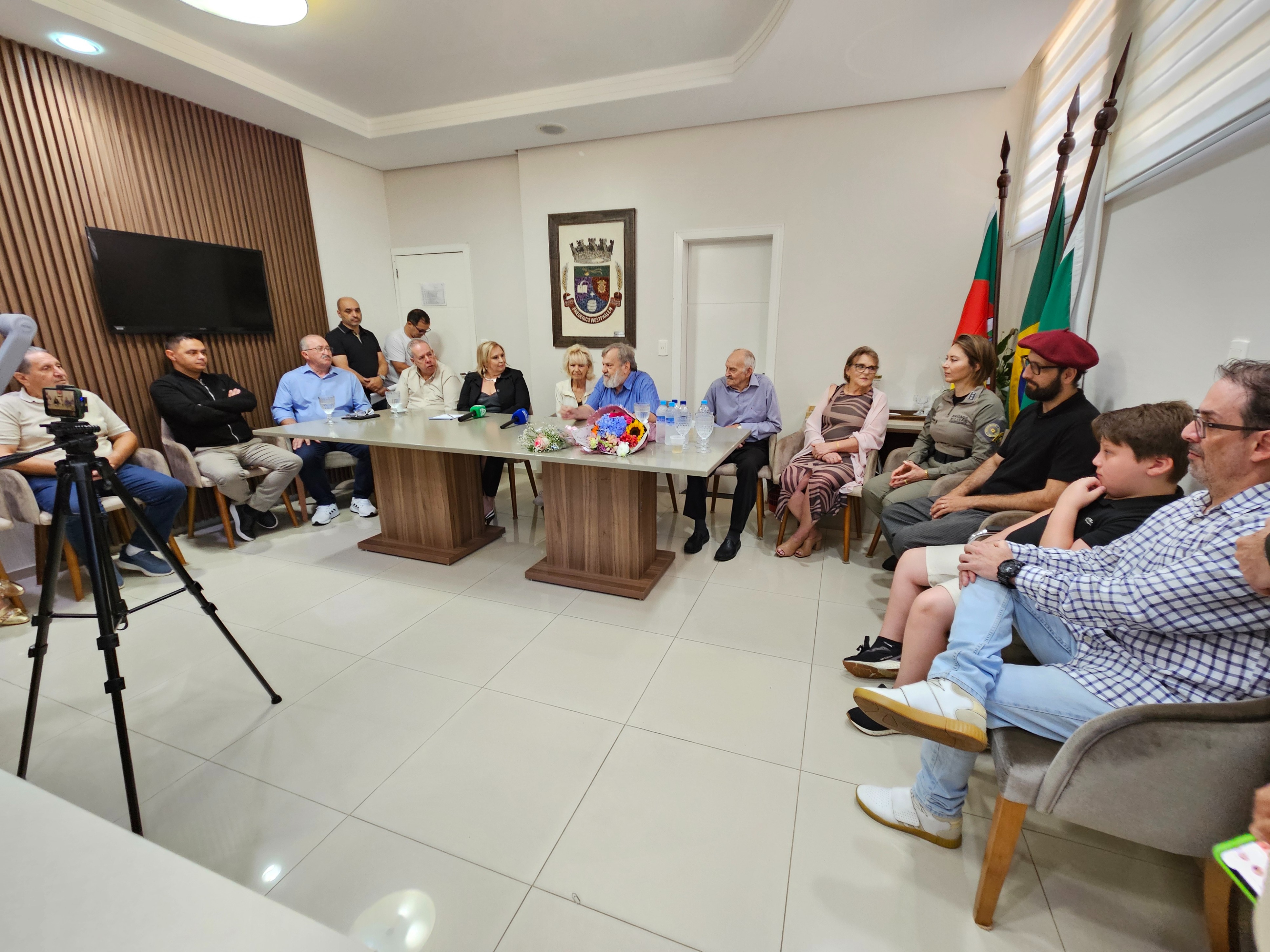 Posse presidente Marizete como prefeita em exercício 