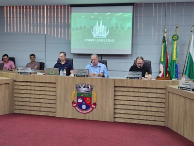 Sessão presidida vereador Lídio.jpg