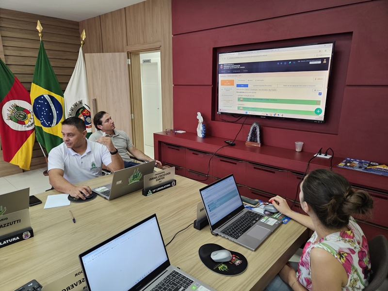 Treinamento com vereadores sobre o Sistema Legislativo Digital