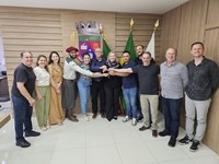 Câmara de Vereadores doa veículo à Secretaria de Saúde para auxiliar no transporte de pacientes em tratamento de câncer