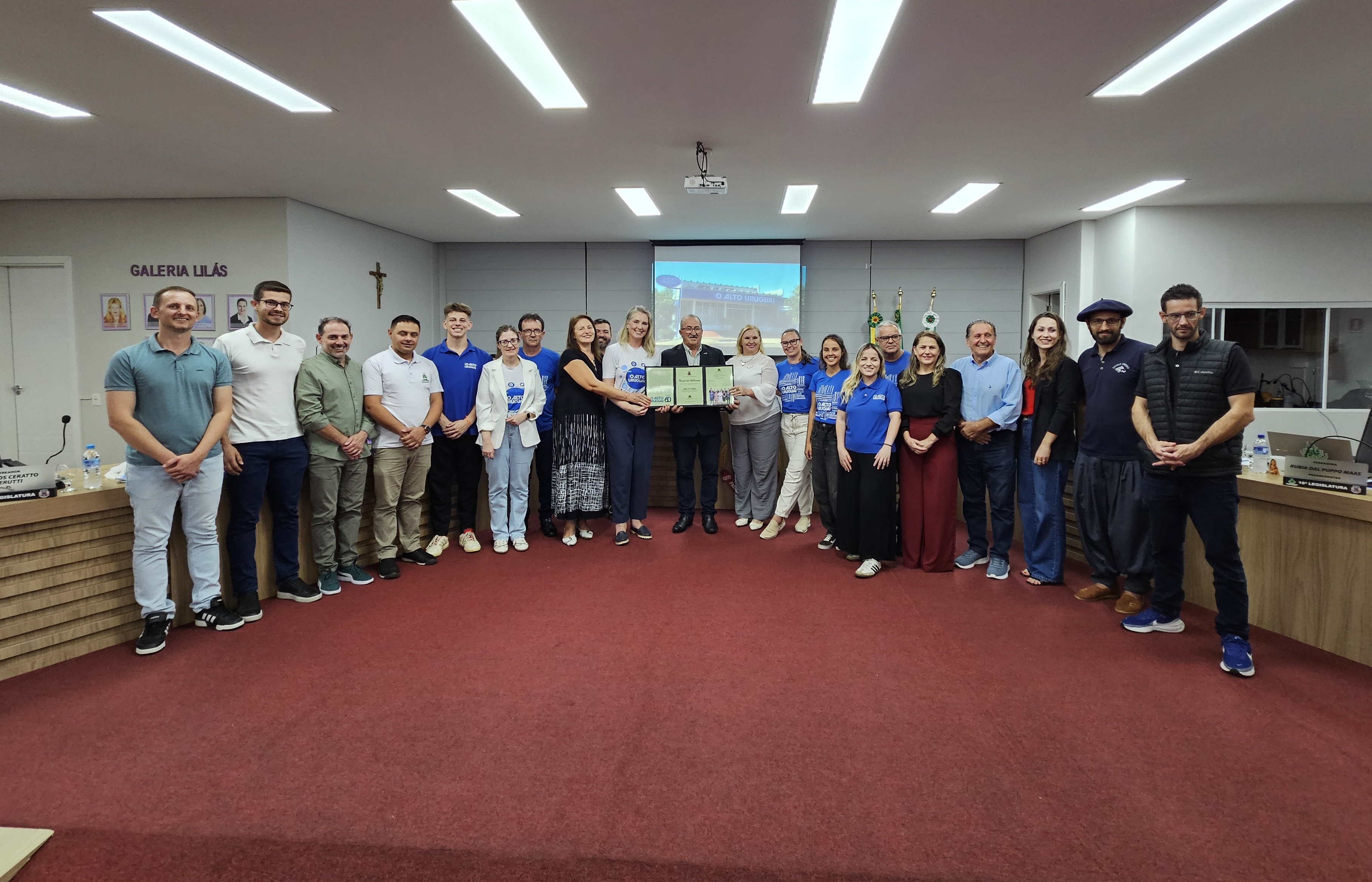Câmara de Vereadores entrega Moção de Aplausos ao Jornal Alto Uruguai por seus 60 anos de história