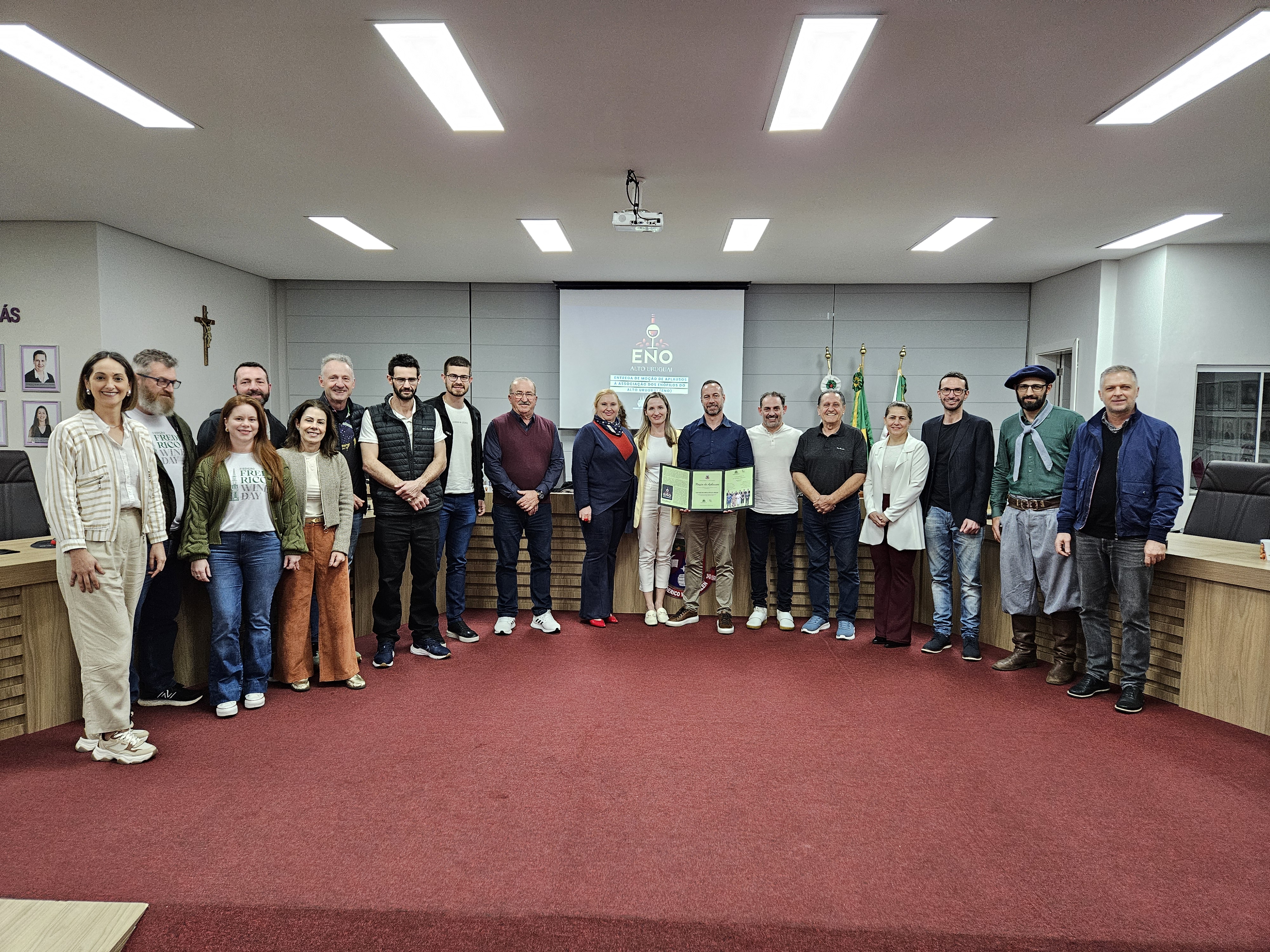 Câmara de Vereadores homenageia Associação de Enófilos do Alto Uruguai Gaúcho