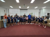 Câmara de Vereadores recebe estudantes da URI em visita alusiva à Semana do Município