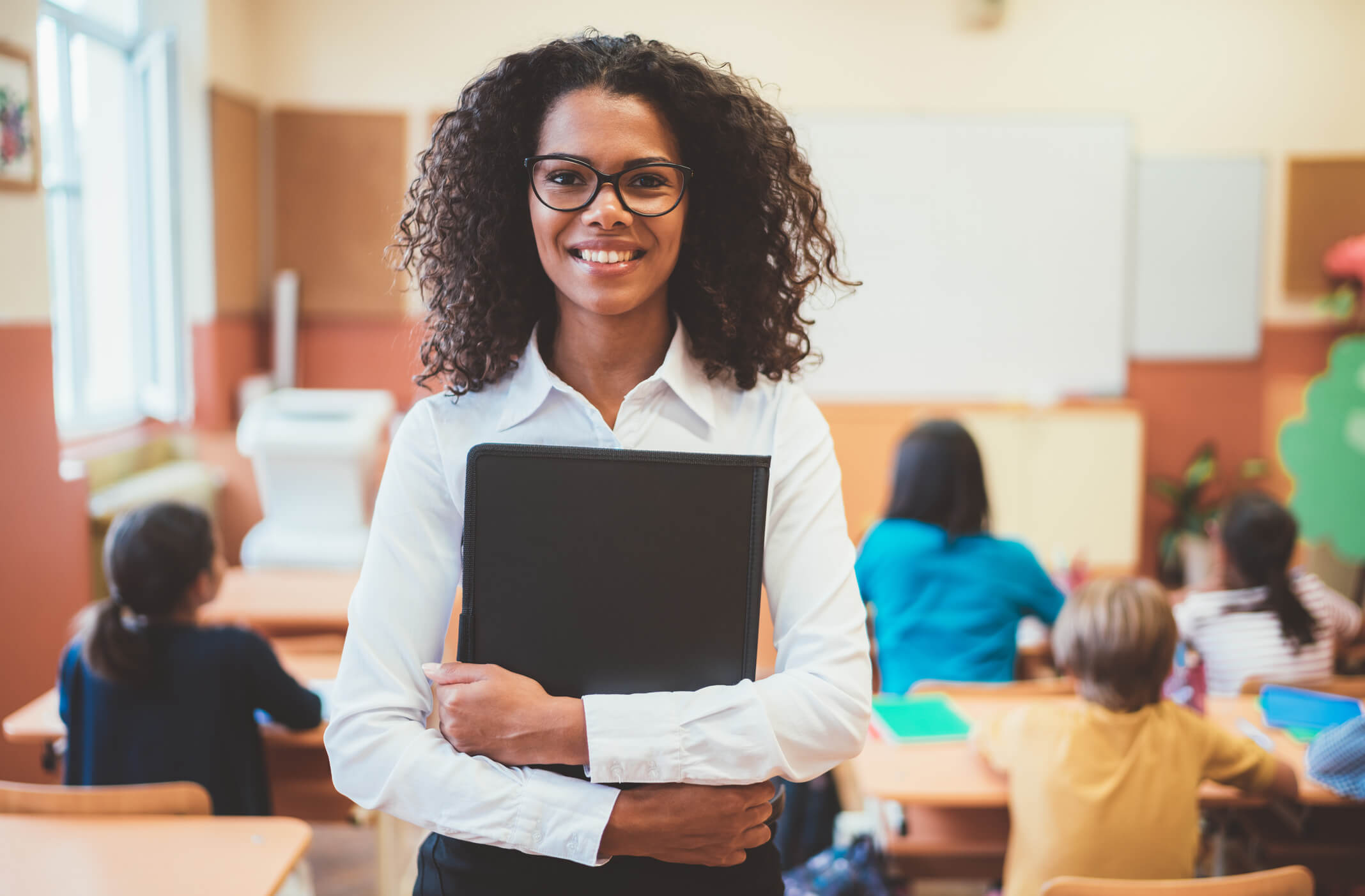 Câmara prorroga contratações de profissionais da área da Educação