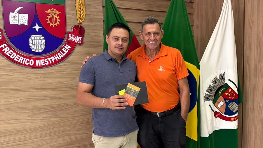 Cresol apresenta ações da cooperativa e convida Legislativo para assembleia de 2026