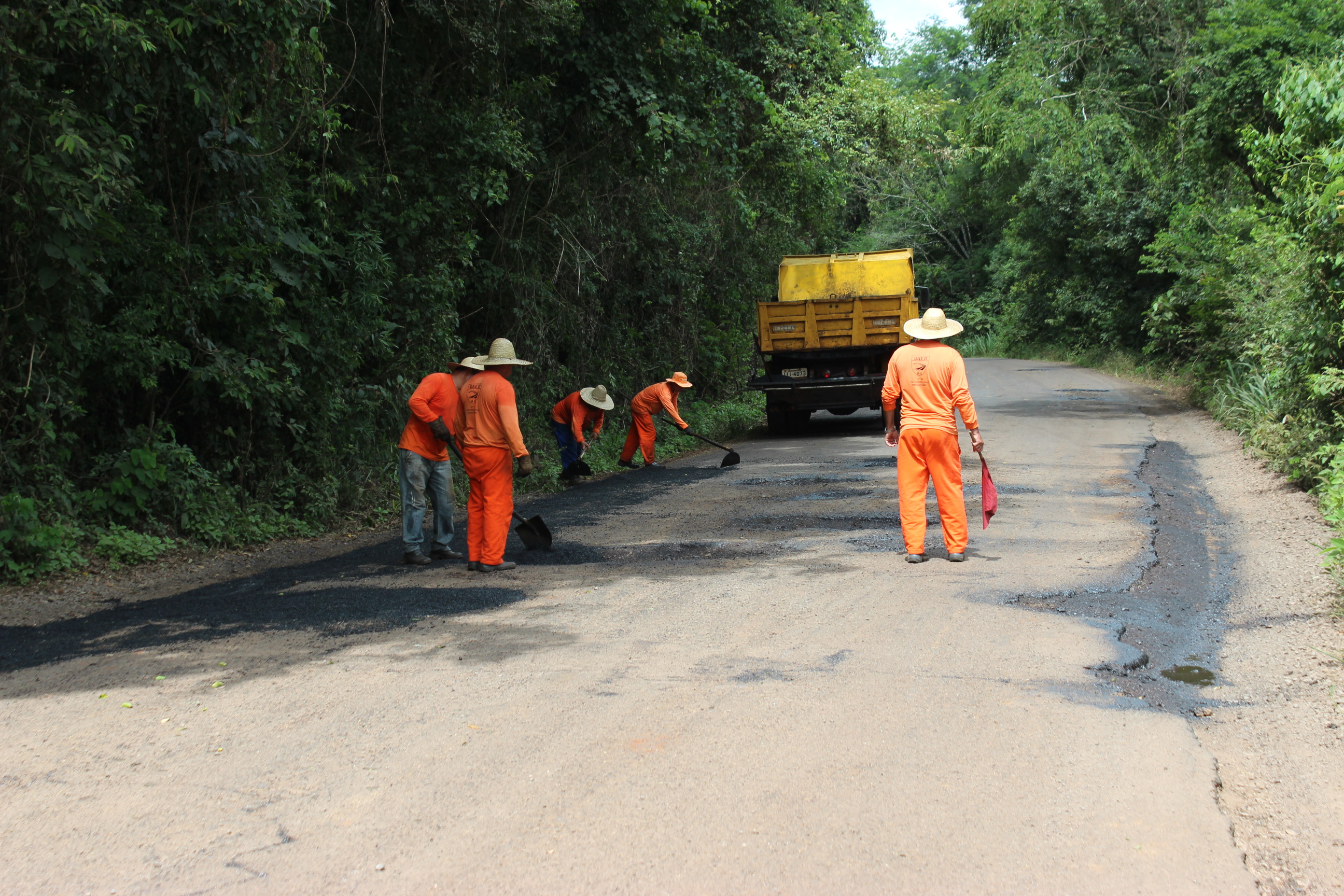 Daer retoma obras de recuperação da ERS 591 em Frederico Westphalen