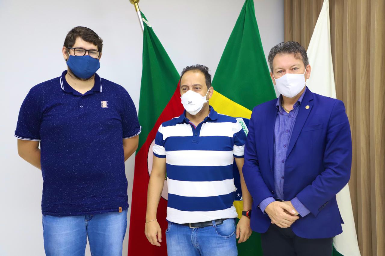 Deputado do PSB visita Câmara de FW