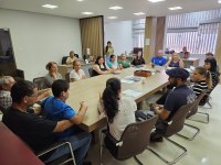 Famílias de crianças com Transtorno do Espectro Autista apresentam demandas aos vereadores em reunião na Câmara