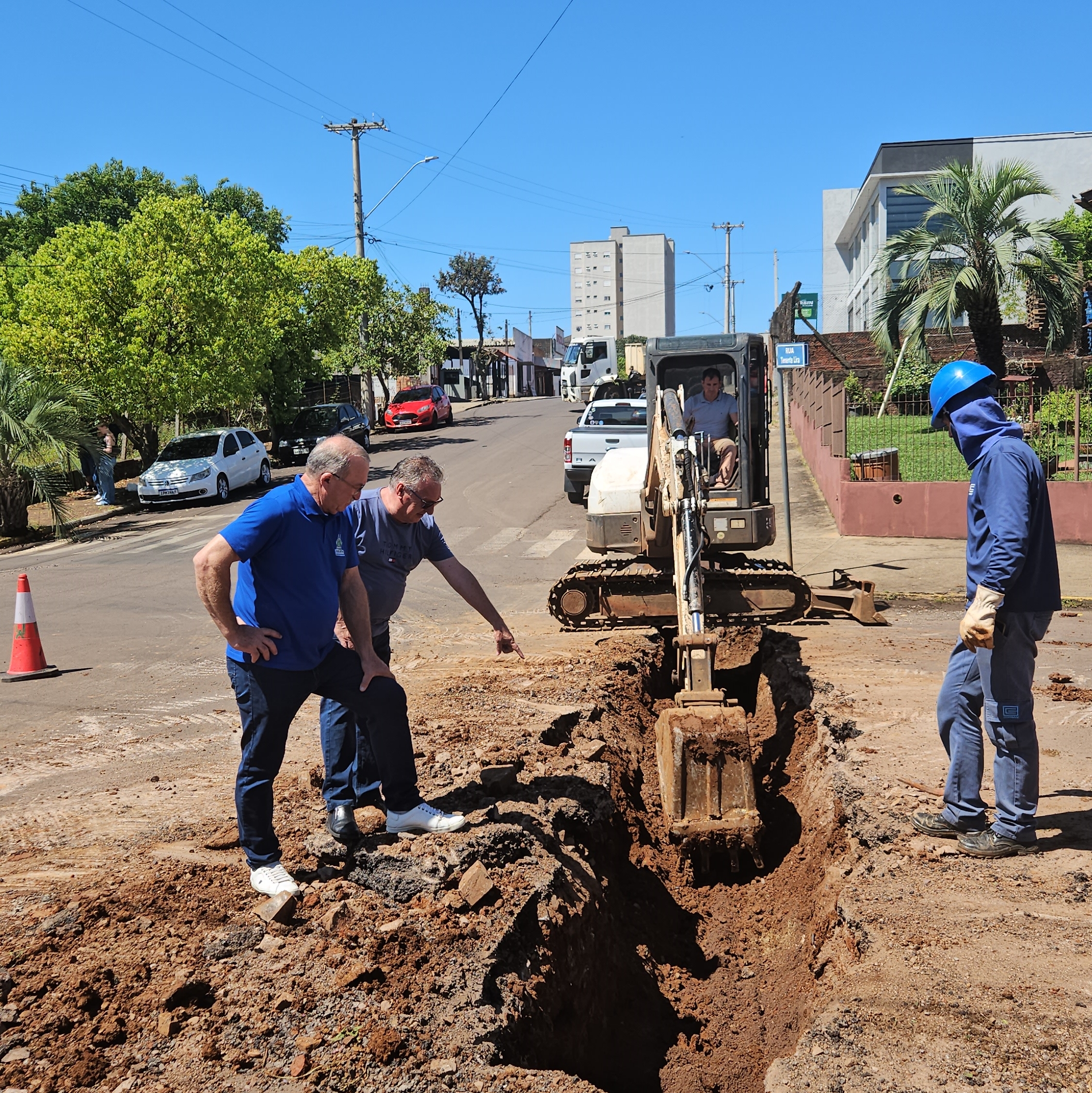 Legislativo acompanha obras de drenagem pluvial no bairro Ipiranga