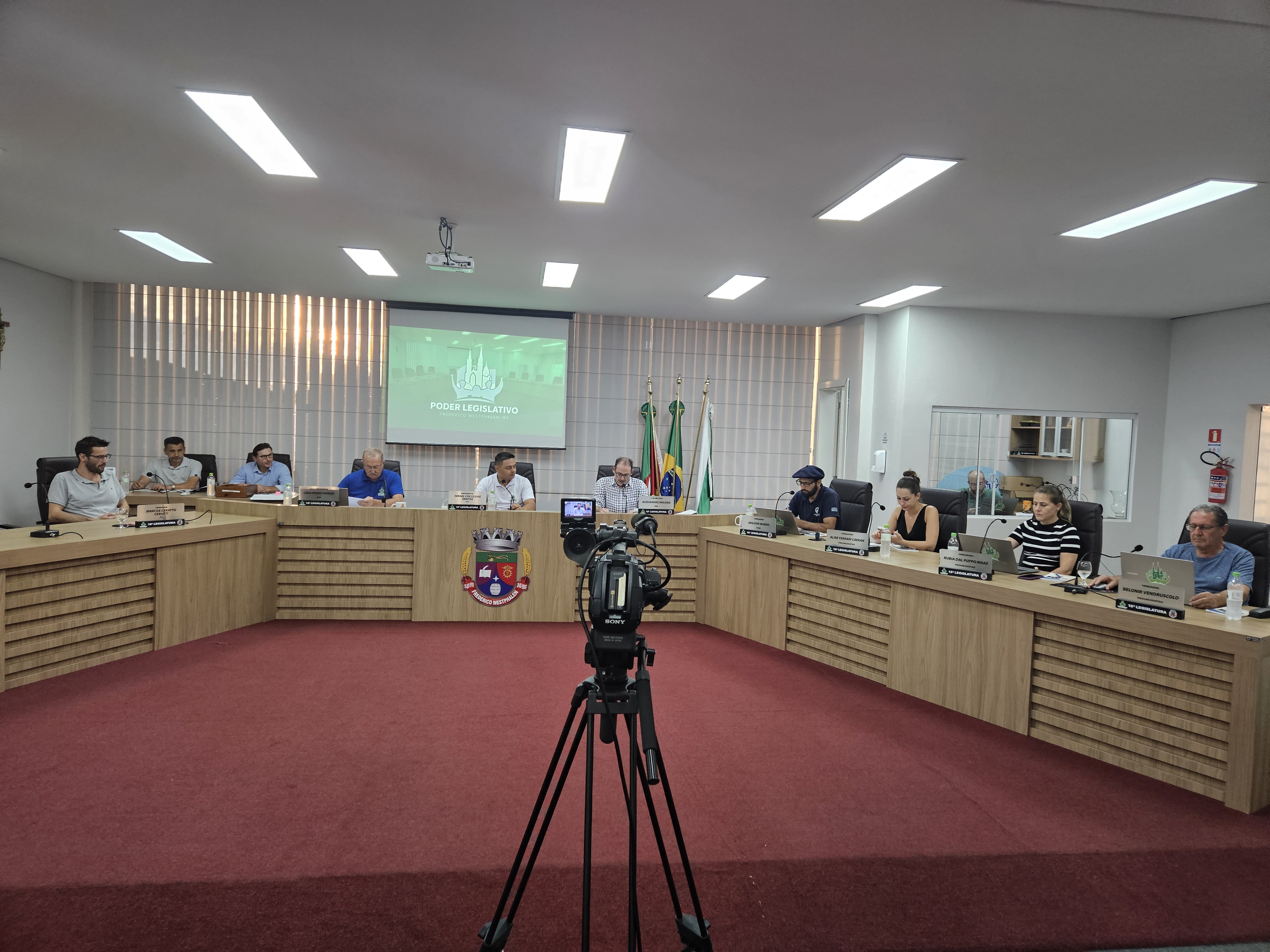 Legislativo aprova contratação de 30 profissionais para as áreas da Saúde e Serviços Urbanos