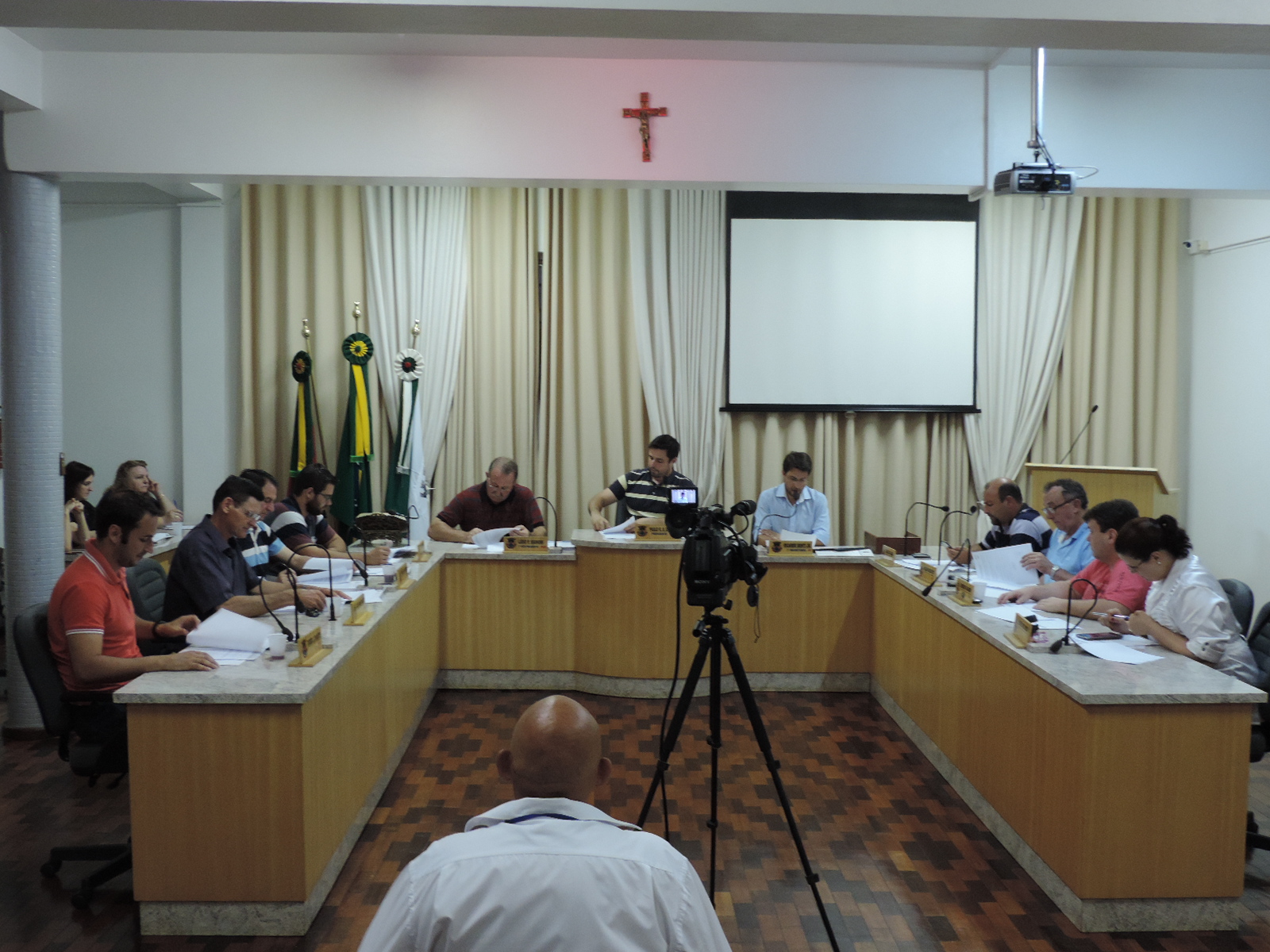 Legislativo aprova projeto que institui a Política Municipal sobre a chipagem de cães e gatos