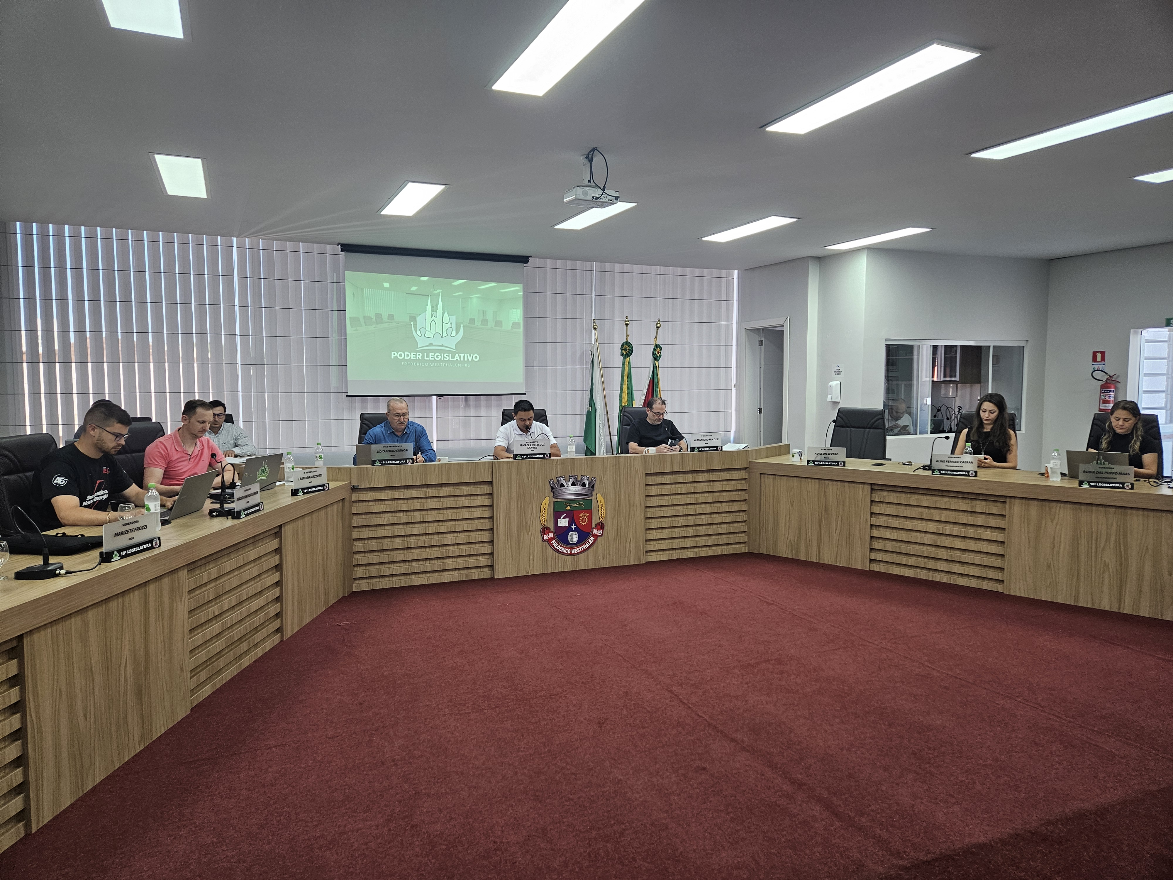 Legislativo de FW aprova revisão anual e reajuste salarial de 6% aos servidores públicos municipais em 2026