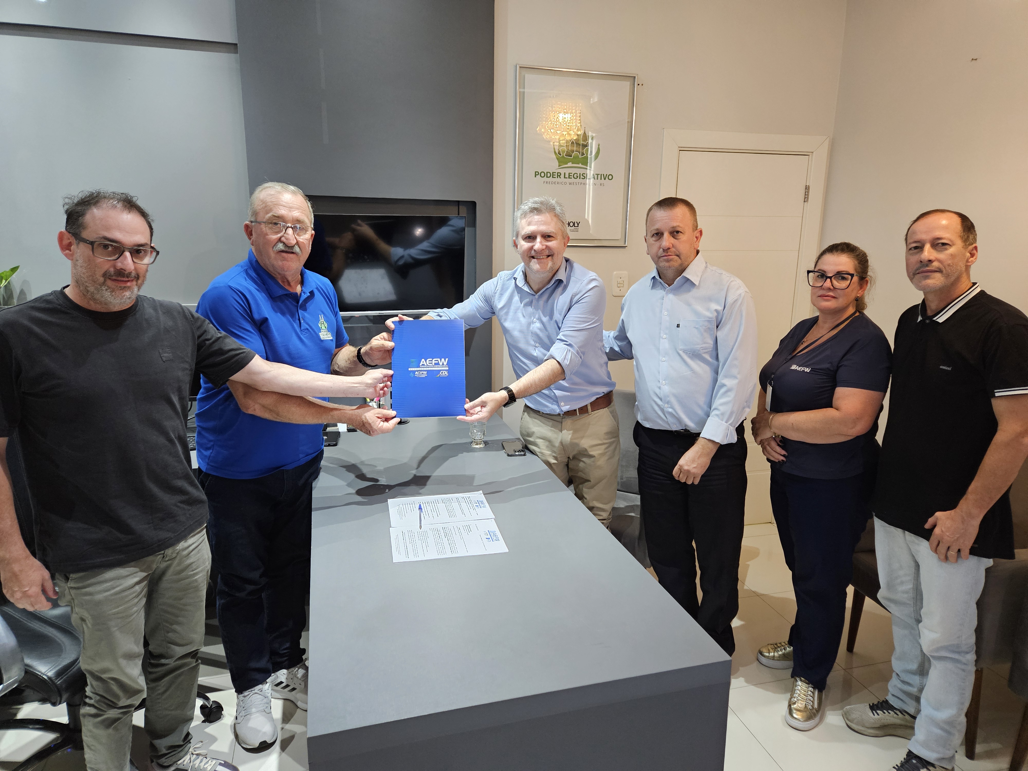 Legislativo recebe AEFW para um diálogo sobre o desenvolvimento do município e demandas da associação