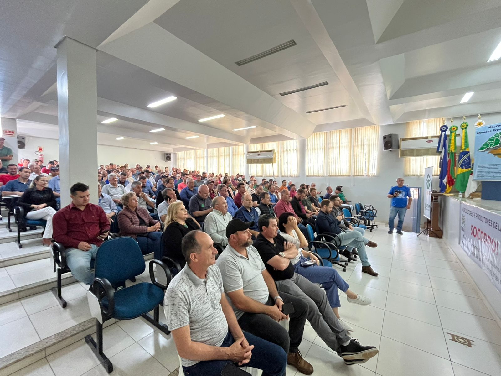 Lideranças regionais se reúnem em Palmitinho para debater a crise da cadeia do leite e construir encaminhamentos em defesa dos produtores
