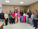 Locutor César Paraná e equipe visitam Câmara de Vereadores