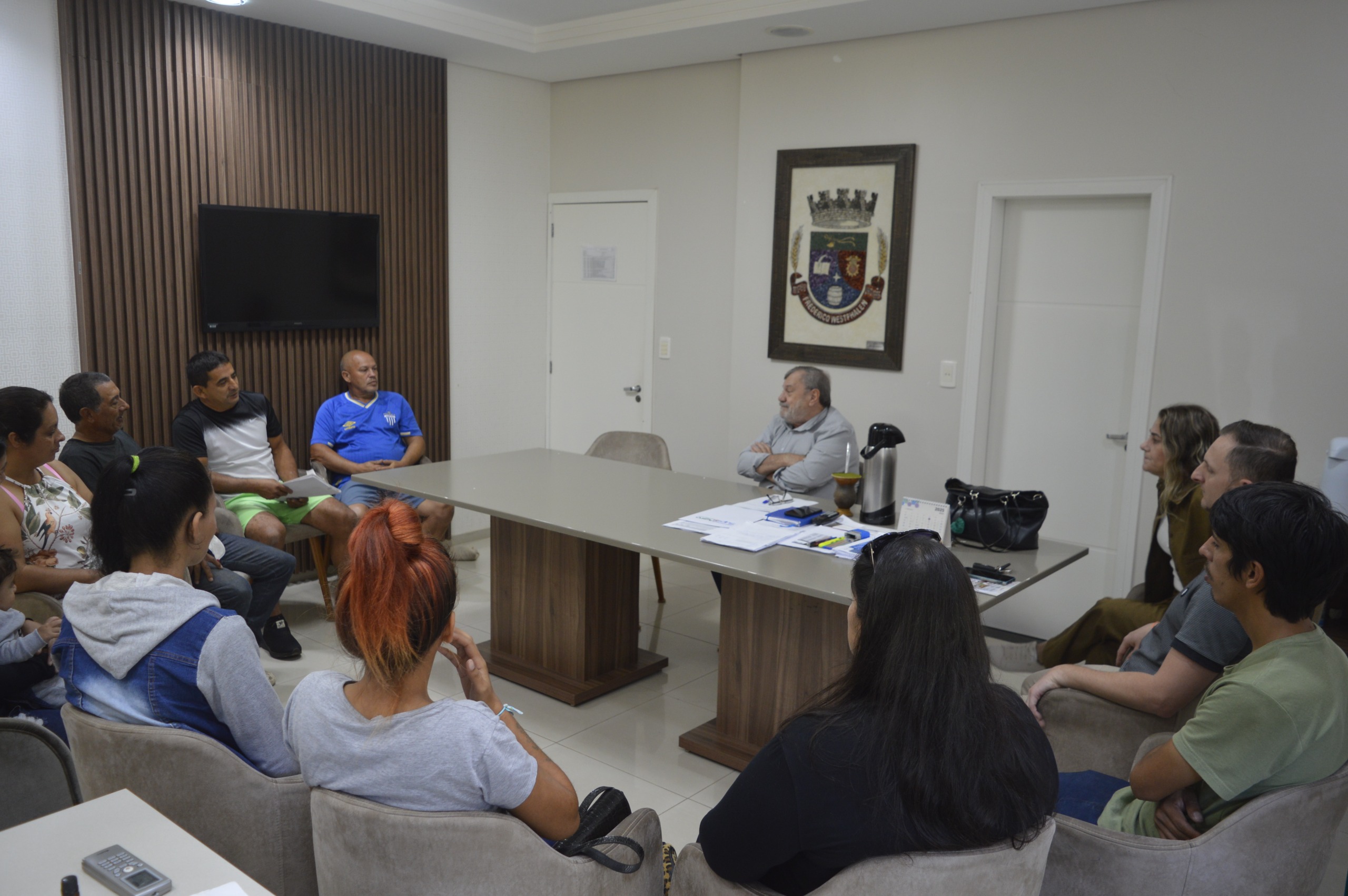 Moradores solicitam ao Poder Público instalação de rede de energia elétrica em área localizada entre as Linhas 21 de Abril e Pedras Brancas