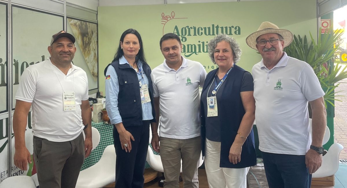 Poder Legislativo fortalece apoio à agricultura familiar de FW e região em visita à 26ª Expodireto