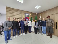Poder Legislativo recebe direção e coordenadores de cursos da URI/FW