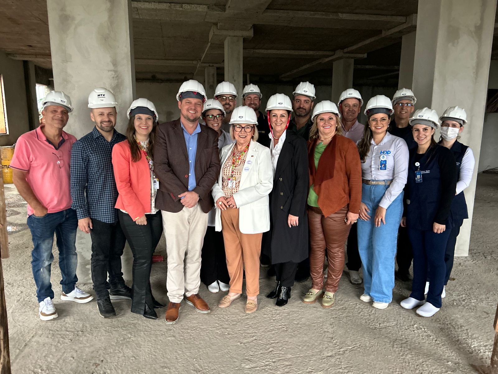 Presidente da Câmara acompanha visita da secretária estadual de Saúde, Arita Bergmann, às obras de ampliação do setor de hemodiálise e construção da unidade de oncologia no HDP