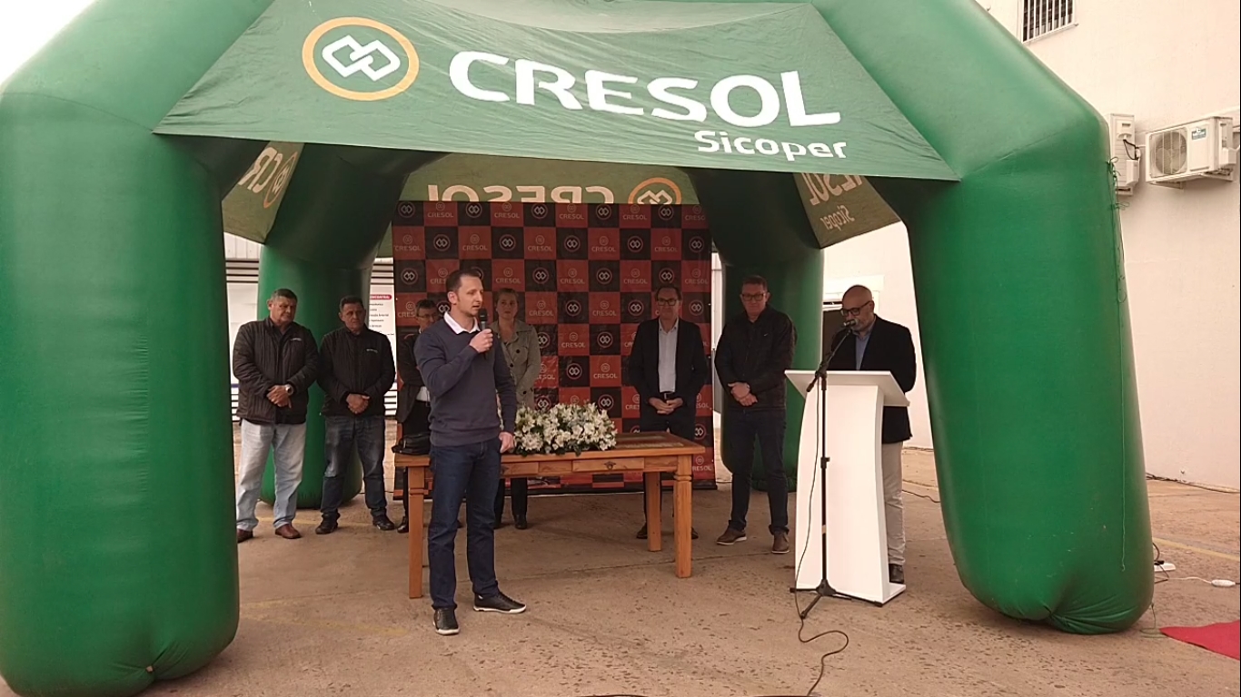 Presidente da Câmara prestigia inauguração de Agência Móvel da Cresol Raiz