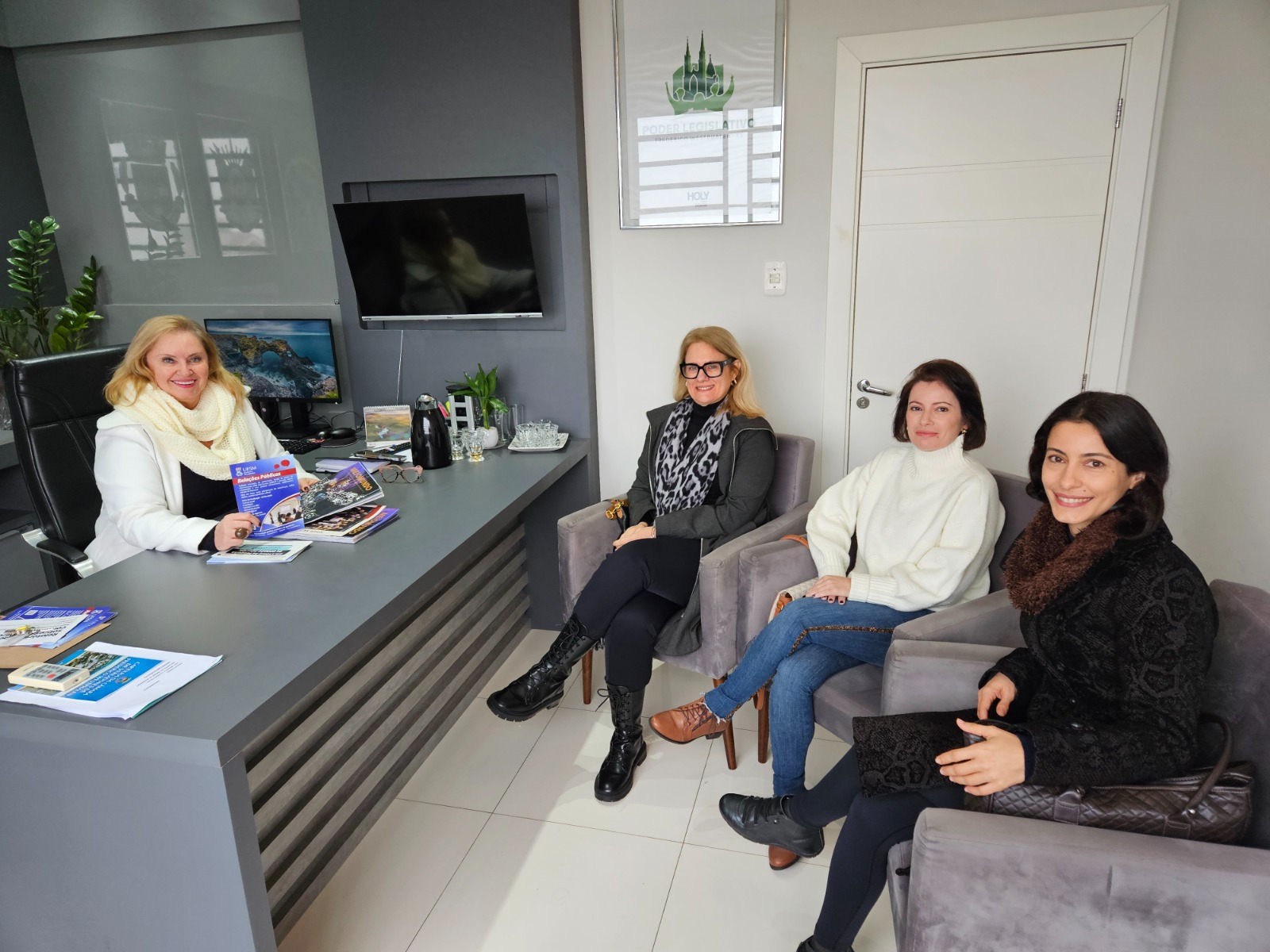 Presidente da Câmara recebe professoras do Departamento de Ciências da Comunicação da UFSM/FW
