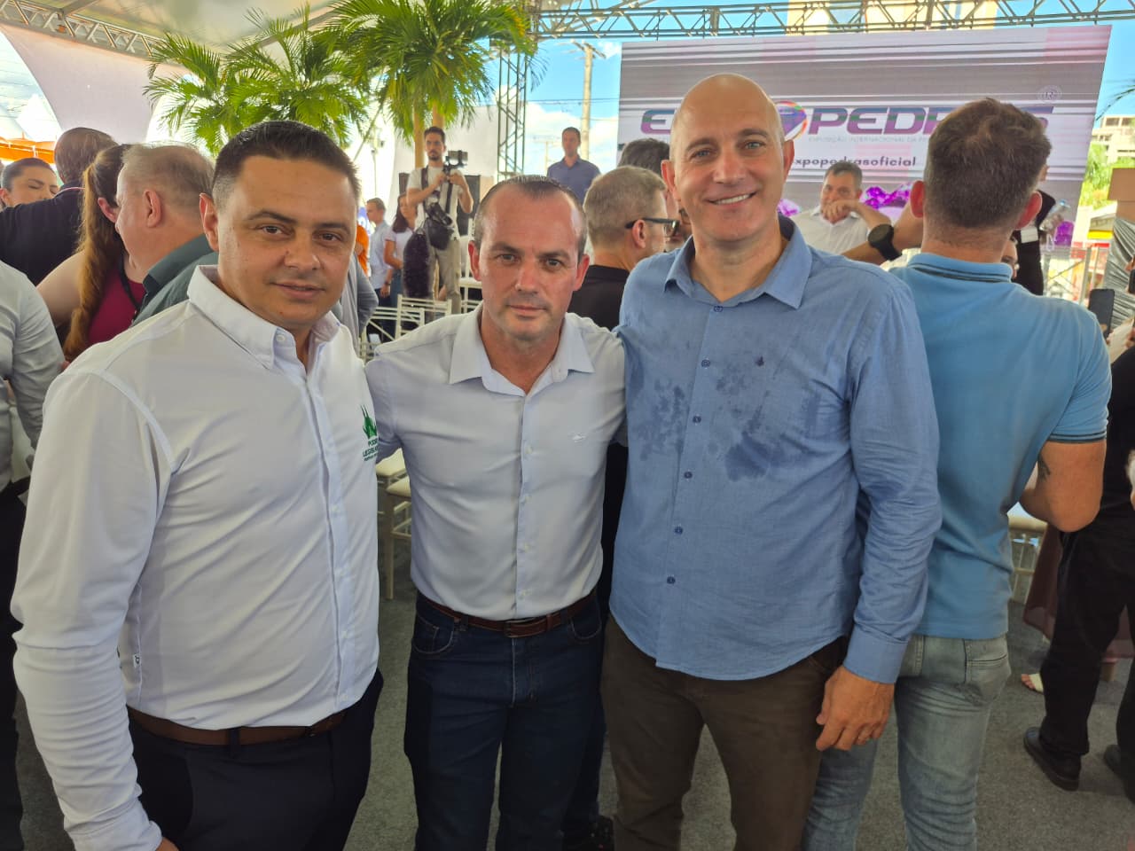 Presidente do Legislativo de FW participa da abertura da Expopedras 2026, em Ametista do Sul