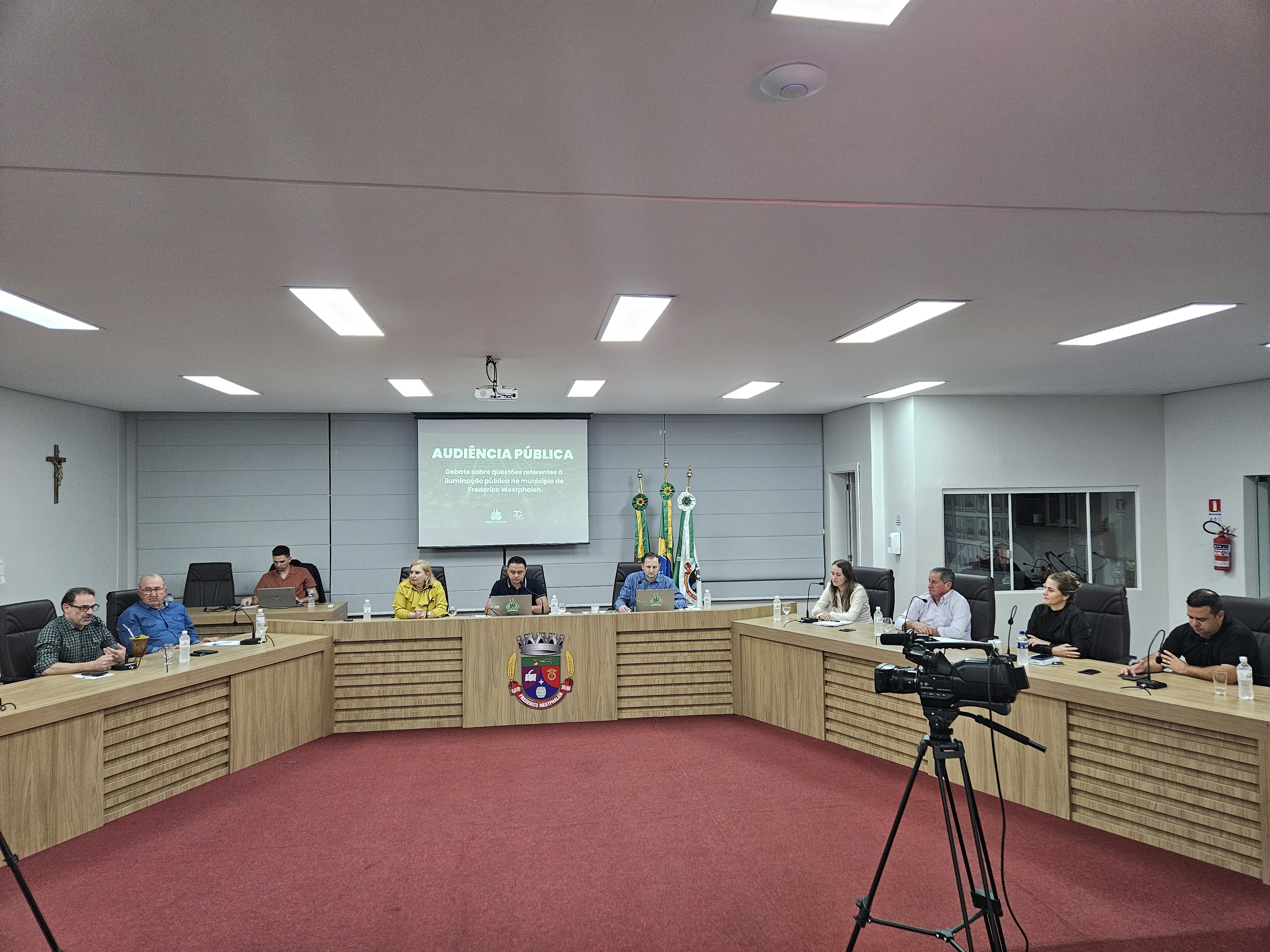 Problemas na iluminação pública do município são debatidos em audiência com vereadores e secretários