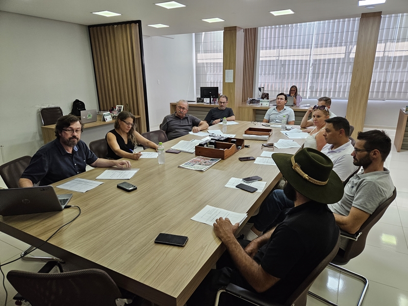 Projeto de lei sobre adequação de cargos do Plano de Carreira dos Servidores Municipais é debatido na Câmara