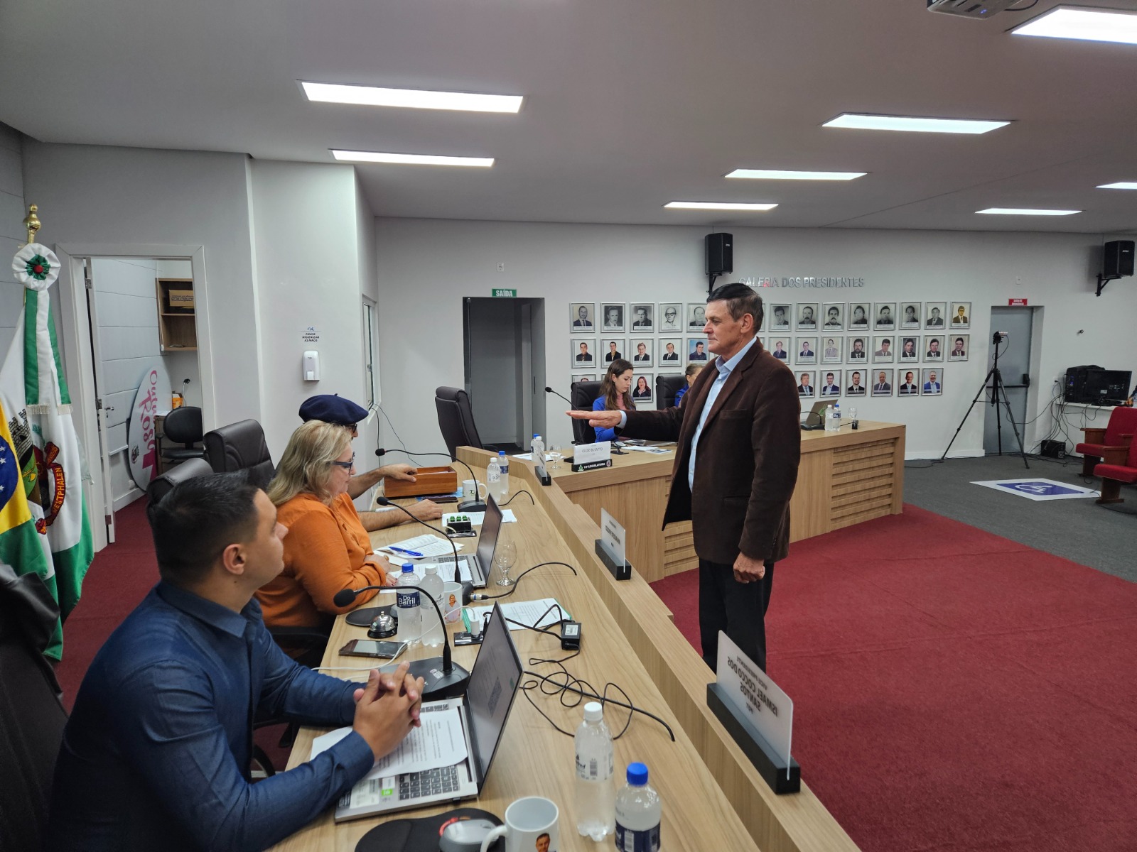 Suplente do MDB, Gildo Roque Busatto, toma posse no Legislativo frederiquense