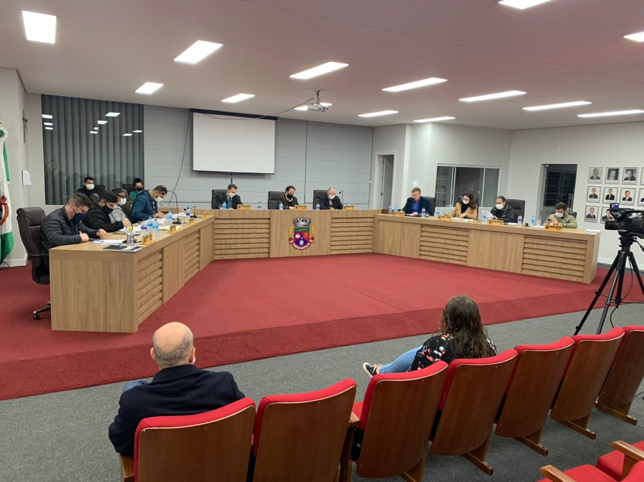 Vereadores apresentam projeto do troco solidário e de vedação da contratação de condenados pela lei Maria da Penha