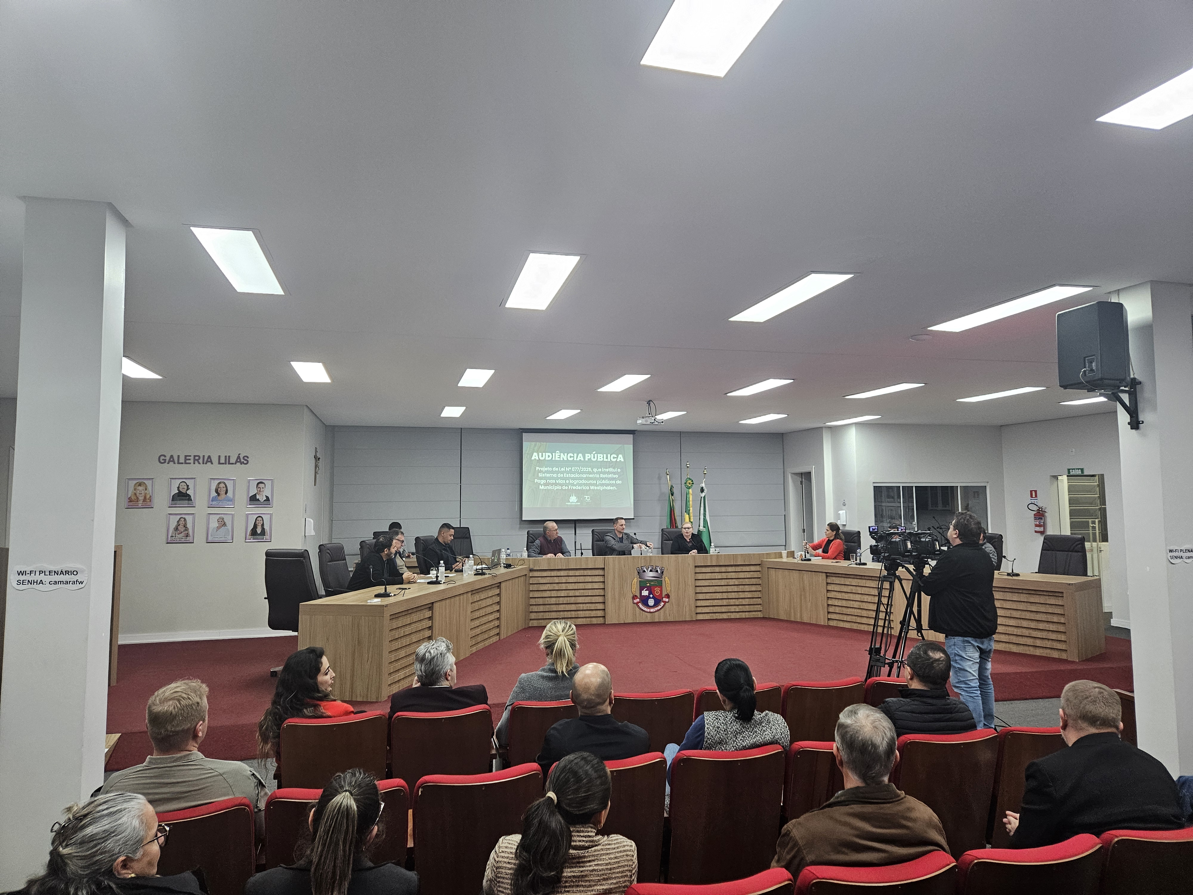 Vereadores e munícipes realizam sugestões e apontamentos ao projeto de lei que institui o novo Sistema de Estacionamento Rotativo em FW