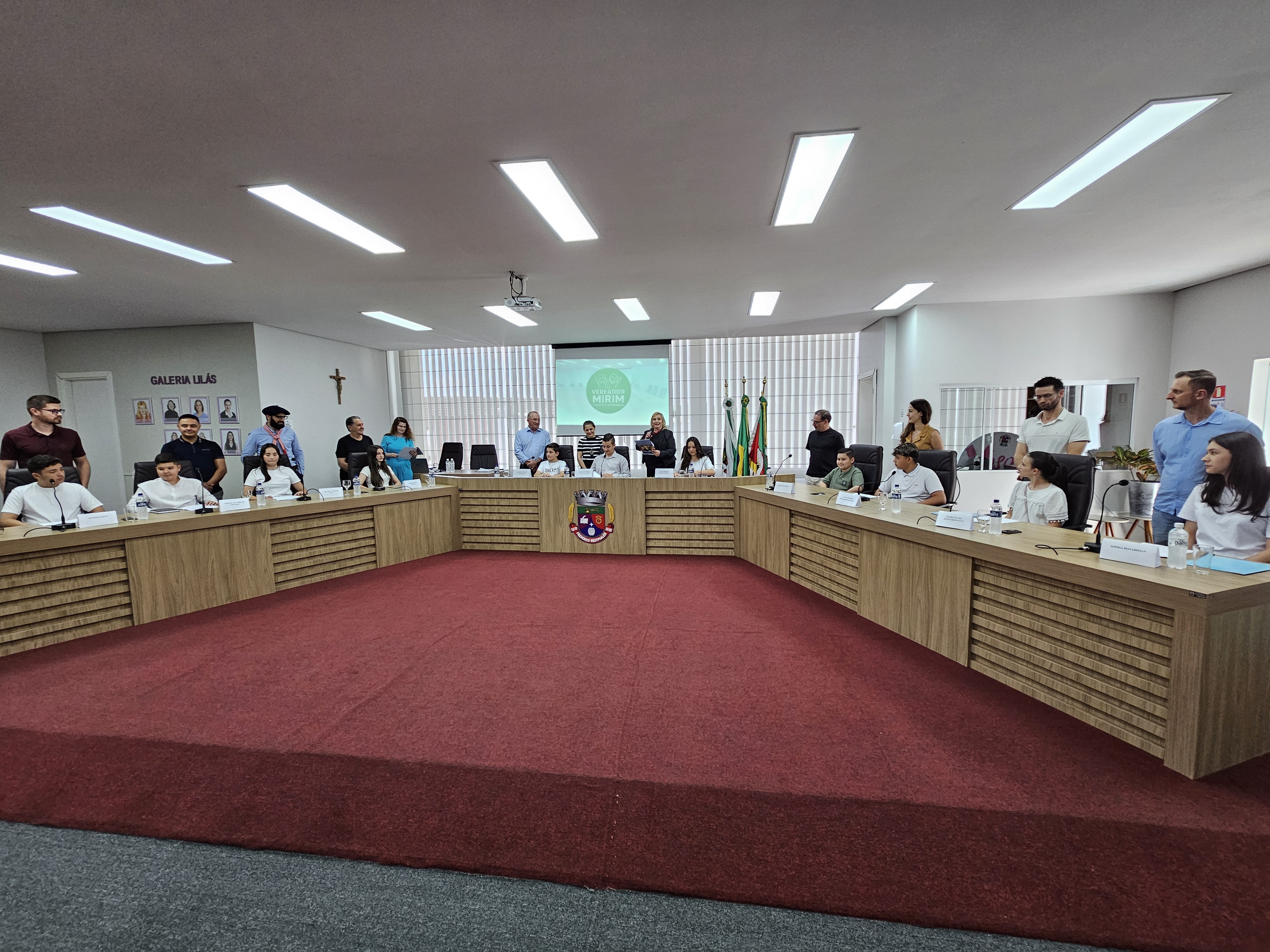 Vereadores mirins realizam 1ª Sessão e elegem Mesa Diretora