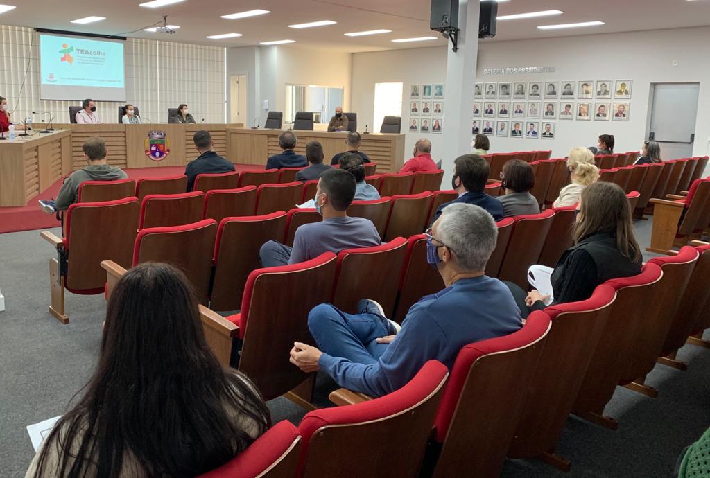 Vereadores participam da reunião do Conselho de Saúde que apresentou o Programa TEAcolhe