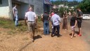 Vereadores percorrem ruas do bairro Barril para verificarem problemas apontados pela população
