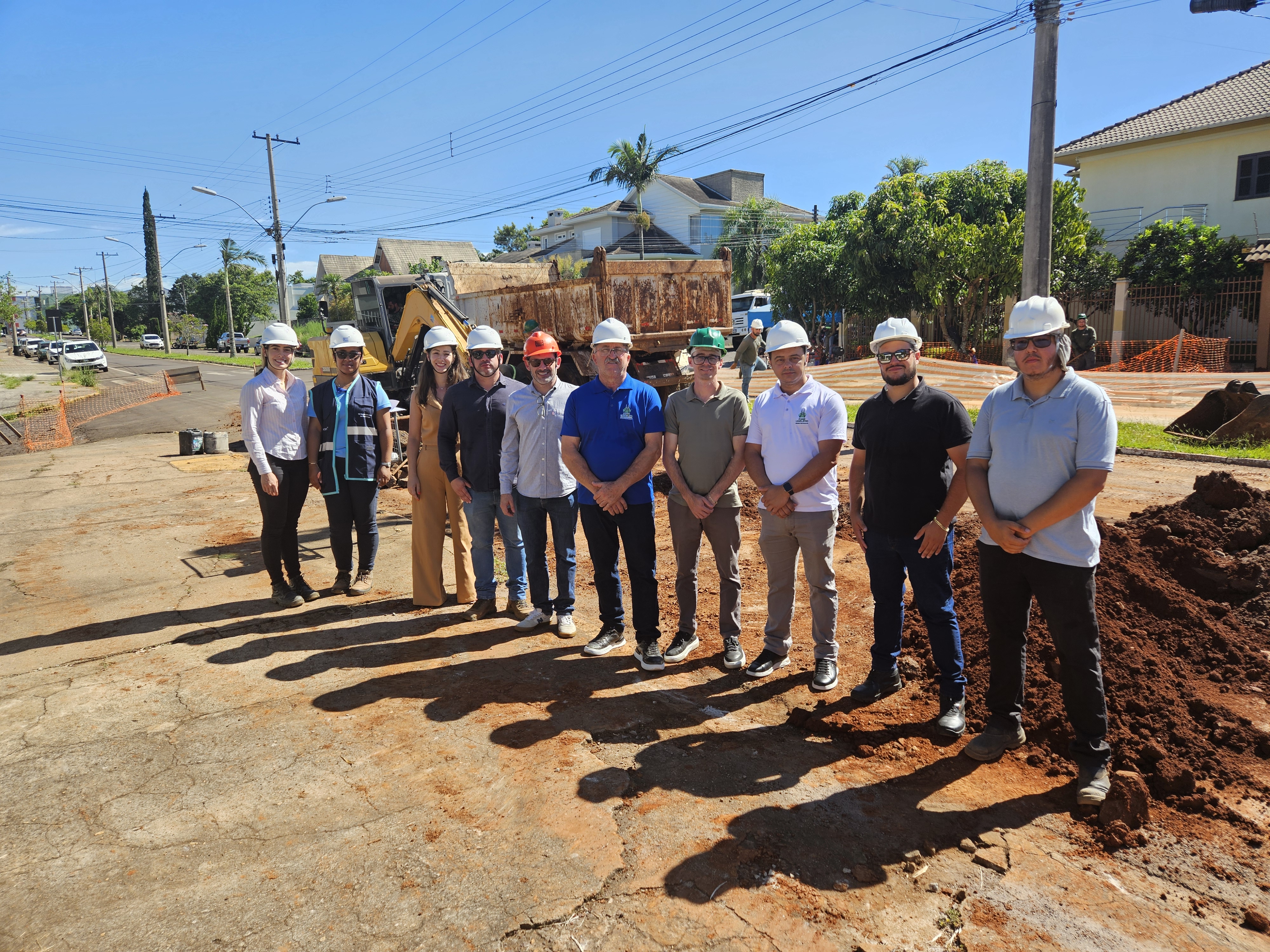 Vereadores realizam visita técnica às obras de esgotamento sanitário na Avenida São Paulo