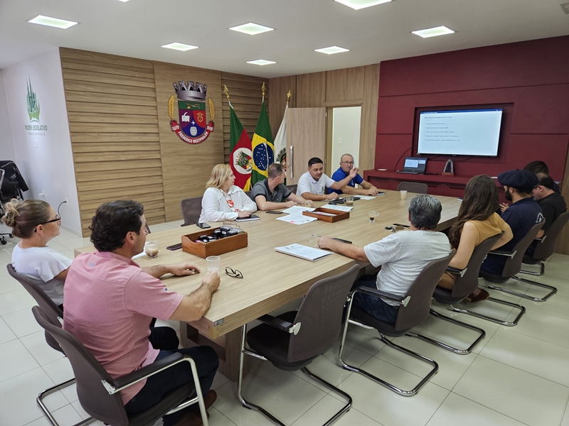 Vereadores se reúnem para debater situação do Hospital Divina Providência