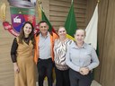 Vice-presidente e diretora executiva da Cresol Raiz realizam visita institucional ao Poder Legislativo Vice-presidente e diretora executiva da Cresol Raiz realizam visita institucional ao Poder Legislativo